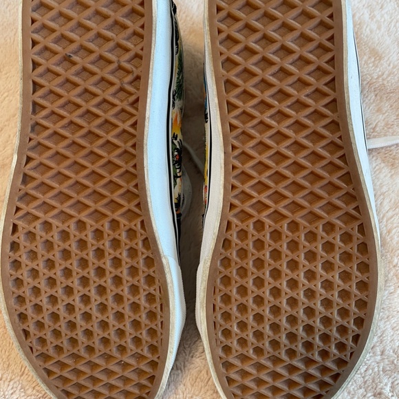 Vans, Hi-top Hawaiian print, Size 9 - Picture 5 of 7